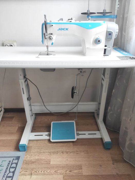 Швейная машинка Jack F4 прямострочка