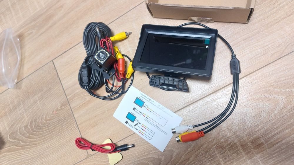 Camera de mers înapoi auto 12v  marșarier cu monitor universala