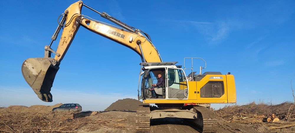 Liebherr R945 Excavator Liebherr