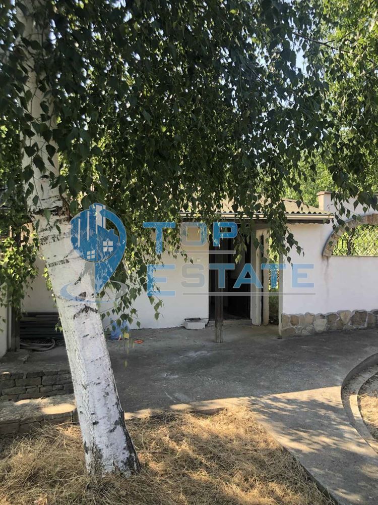 Къща с панорамна гледка във вилната зона на с. Вишовград, обл. Велико