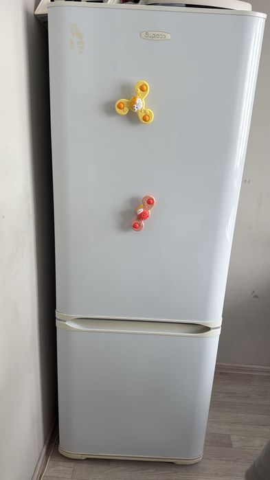 Продам холодильник и диван