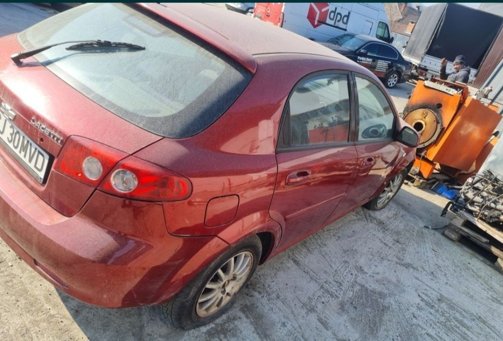 Dezmembrez Chevrolet Lacetti 1.6 benzina