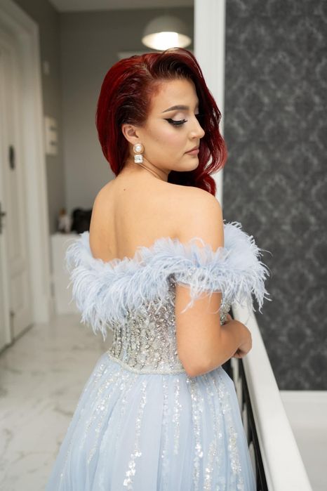 Afacere la Cheie 150 Rochii de Seară  Vând la Preț de Închiriere