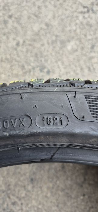 2 anvelope iarna Michelin 305/30/21,dot 2021.Pretul este pe bucata