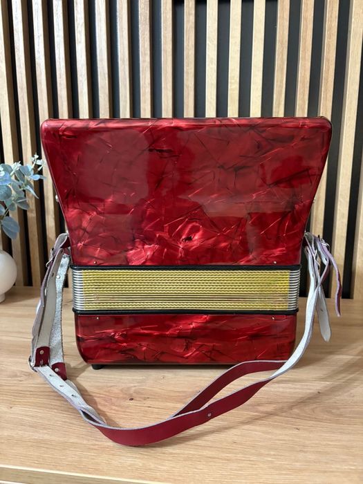 Acordeon Hohner Student cu 48 de basi