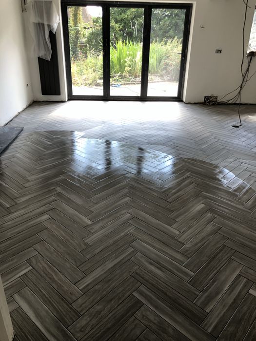 Montaj gresie fainta si decorative lavabile.