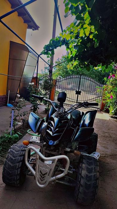 Vand ATV de 180 benzina