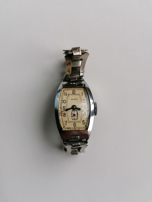 Механичен дамски старинен часовник "Звезда"