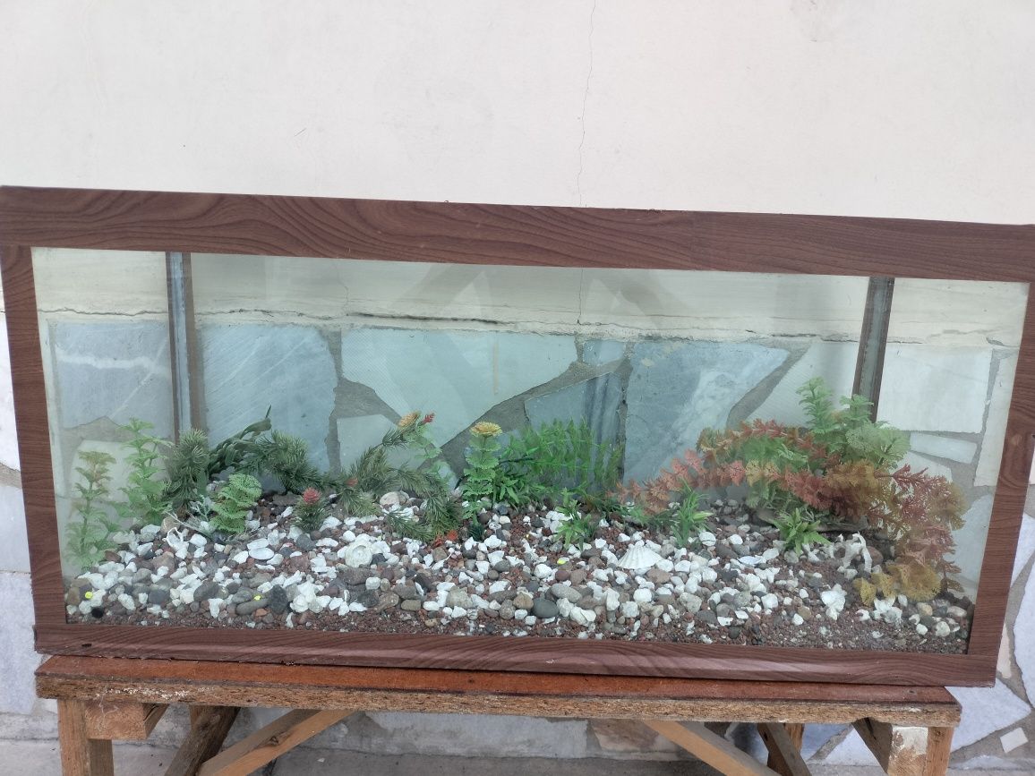 Akvarium sotiladi