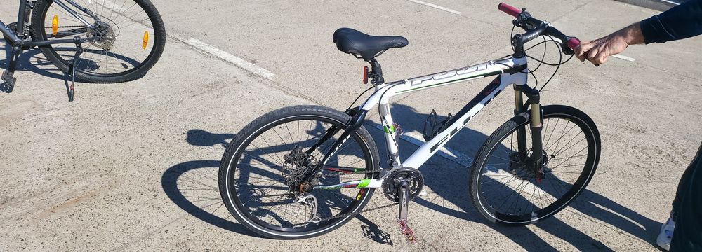 Bicicleta ,cadru de carbon