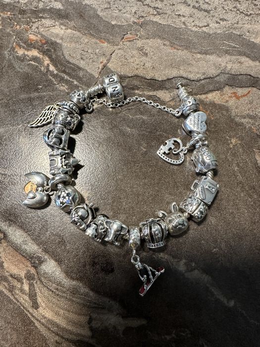 Pandora bratara cu charmuri