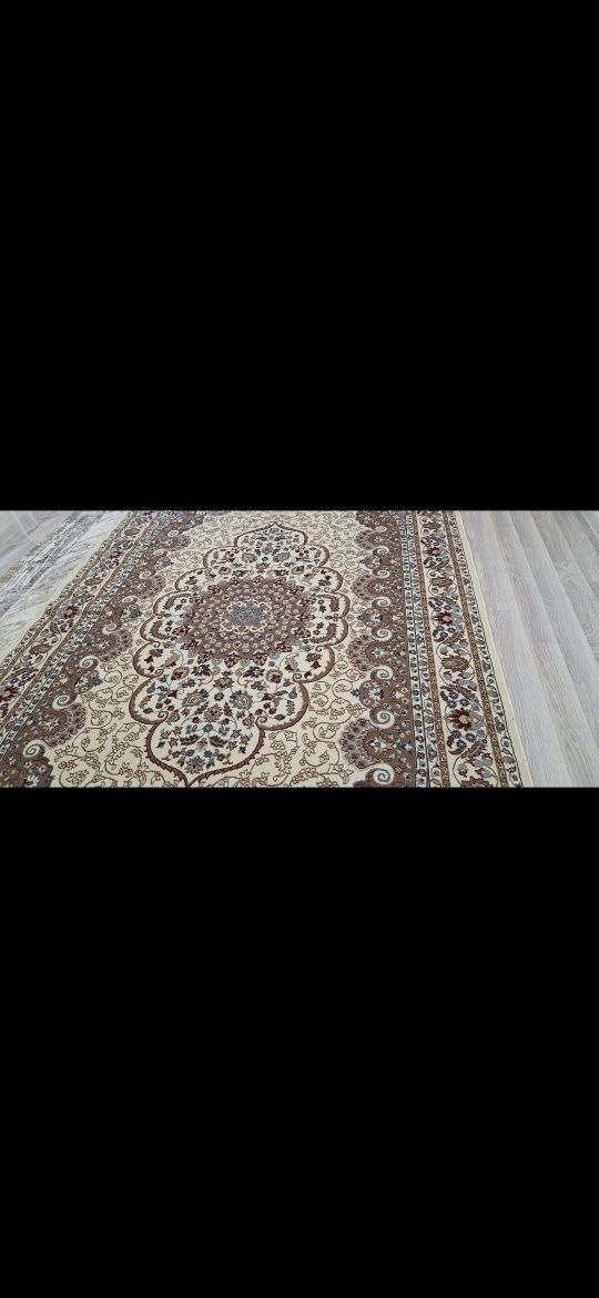 Продам ковёр 2.5×4