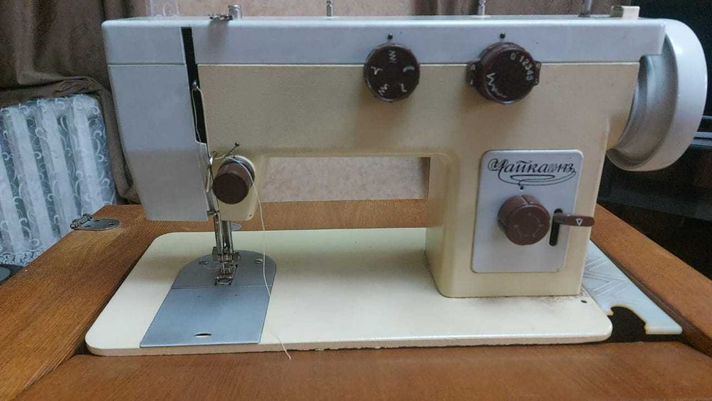 Швейная машинка Чайка