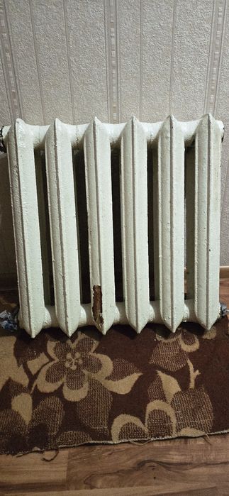 Продам чугунную батарею б/у