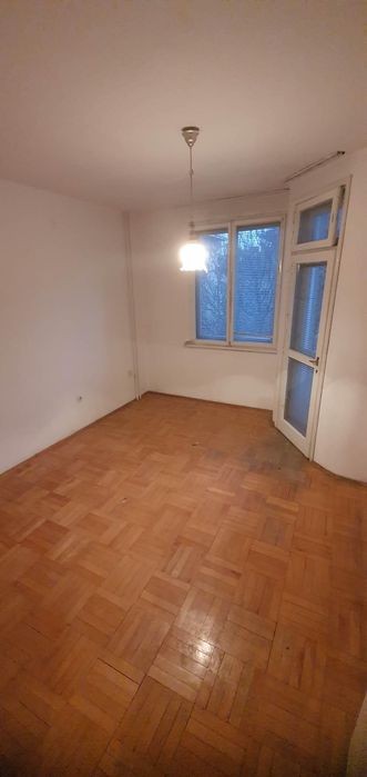 Дава се под наем Тристаен апартамент в Бургас, Център - 115 кв.м за 331.5 € - Снимка #2