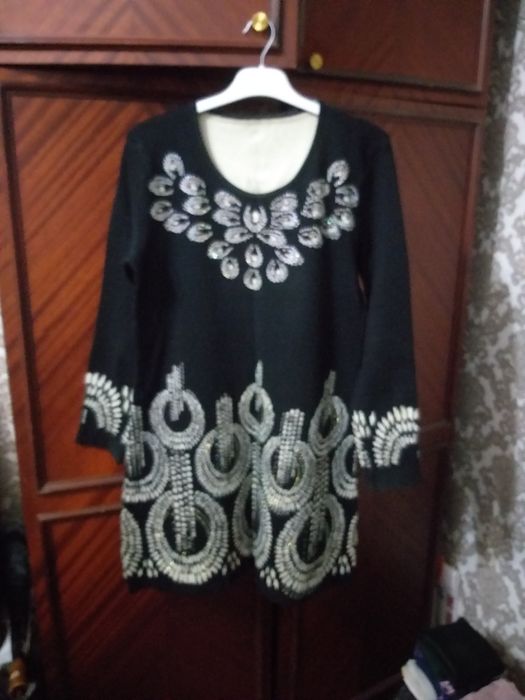 Теплое  как туника  платье ,  черное  туника  на пугвицах  ,  тигровое