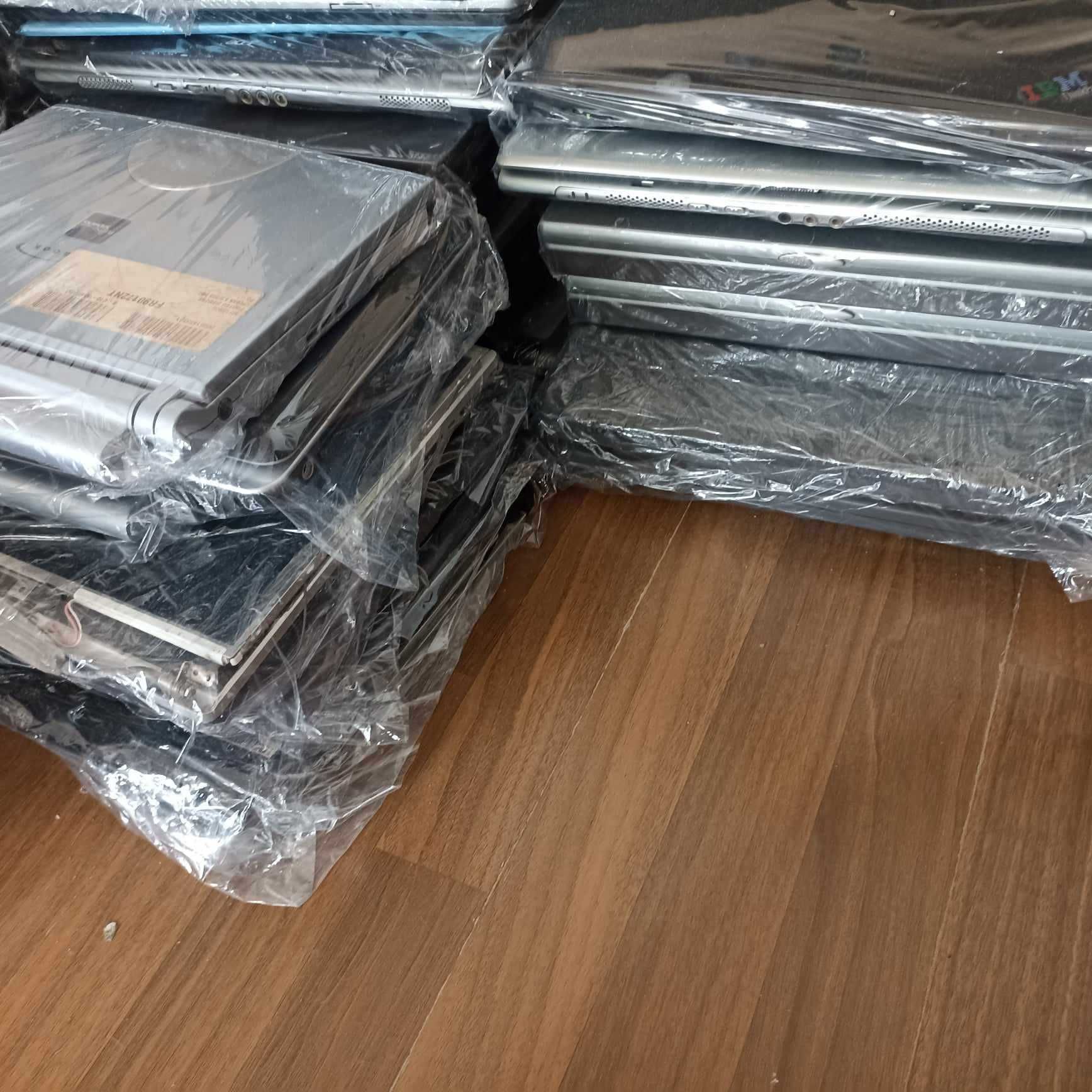 Lot 50 laptopuri functionale si defecte!