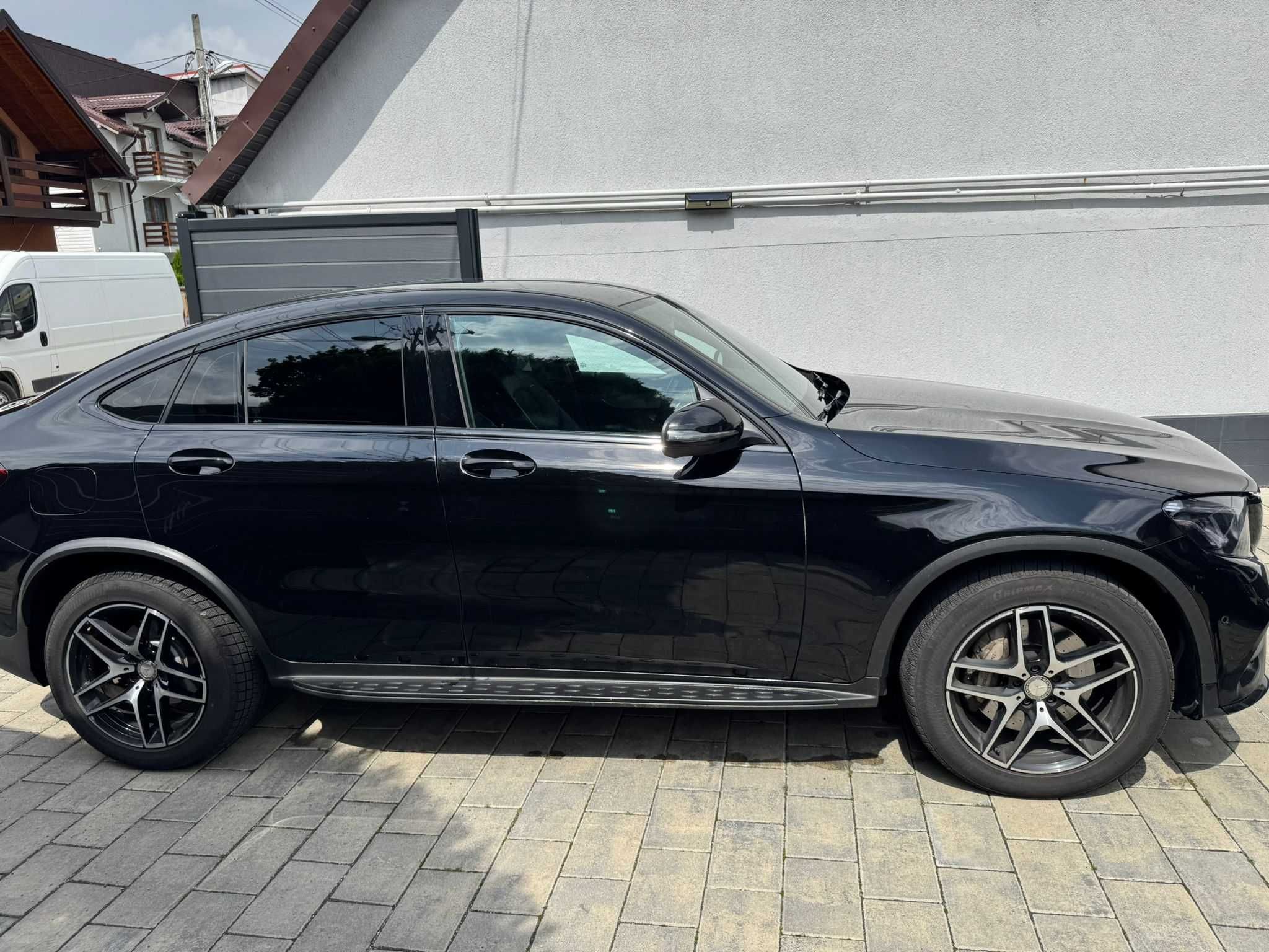 Mercedes Benz GLC Coupe 250d - 4Matic All Black Pachet AMG