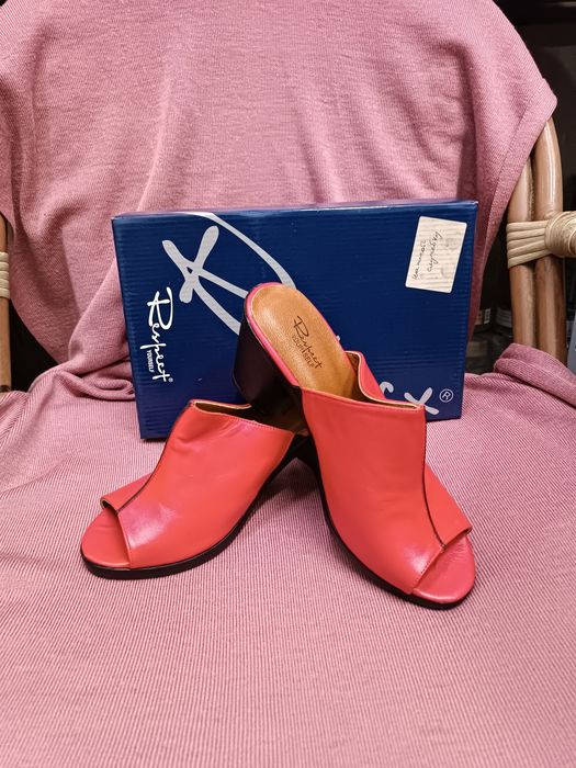 Продам шлепки новые