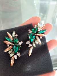 Emerald green avin обеци с камъчета
