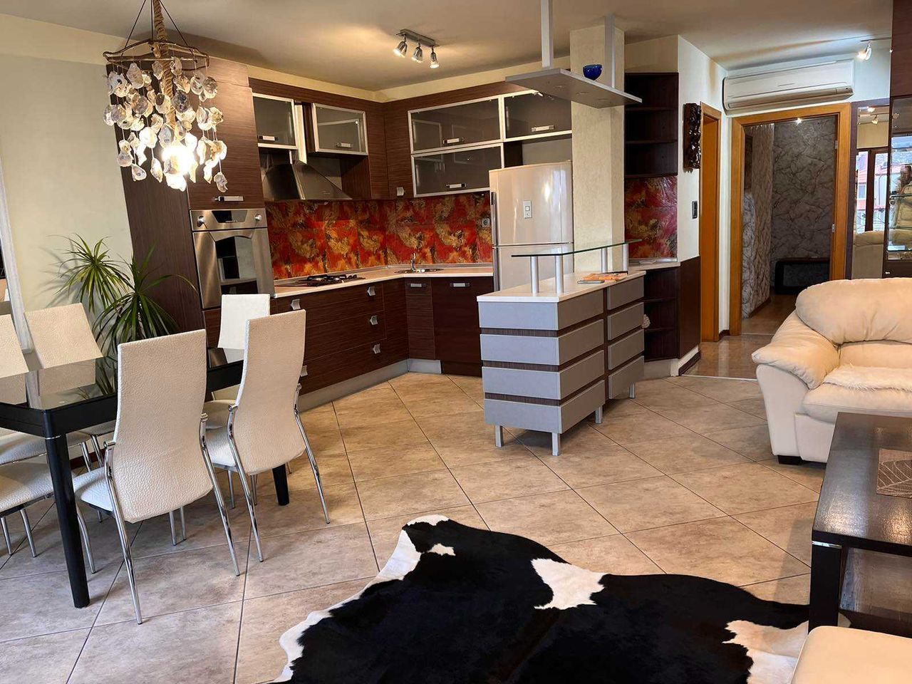 Дава се под наем Двустаен апартамент в Варна, Автогара - 80 кв.м за 586.5 € - Снимка #4