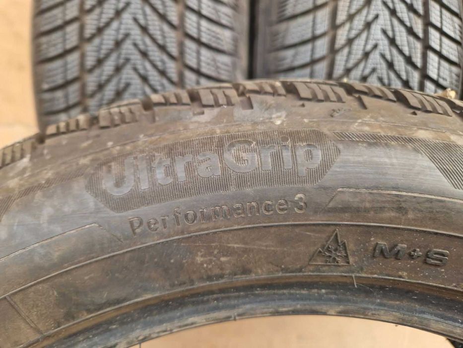 4 броя Goodyear R17 225/55
Зимни гуми 
DOT3823