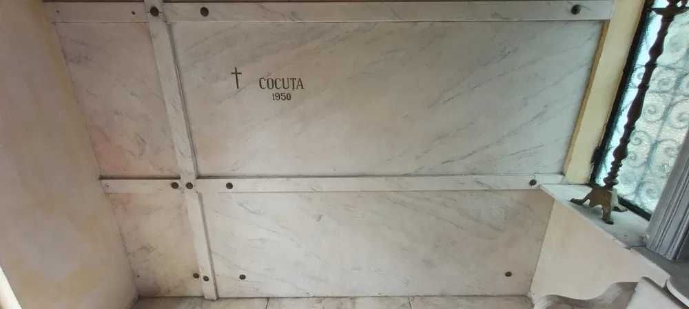 Cavou / capelă/ loc de veci / Ghencea civil/ 6 cripte/13.5m2/ marmură