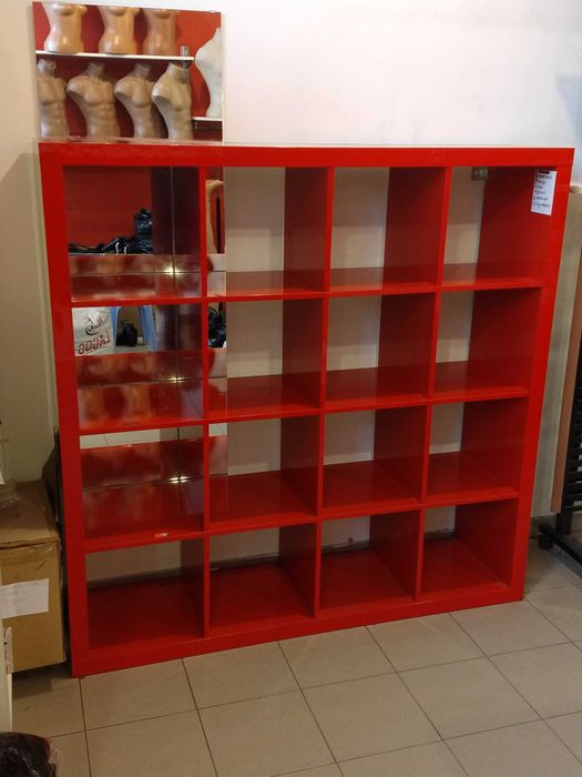 Продавам Етажерка с носеща рамка от IKEA