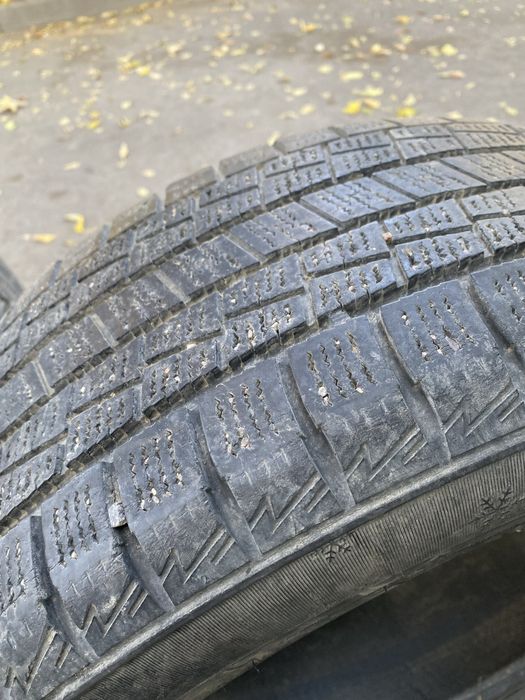 Продам два балона 215/55R17