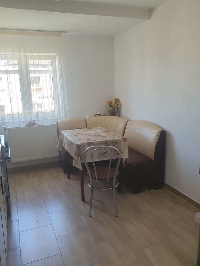 Vand apartament 3 camere cantemir