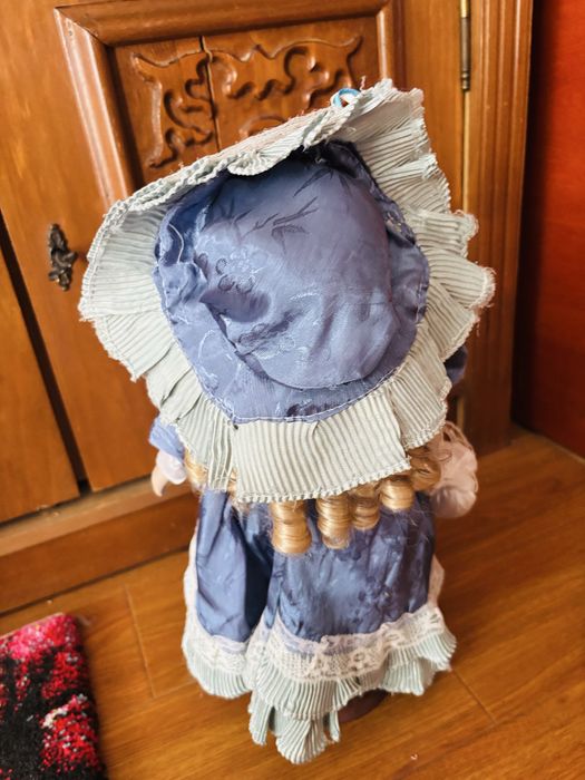 Papusa portelan Delia superba