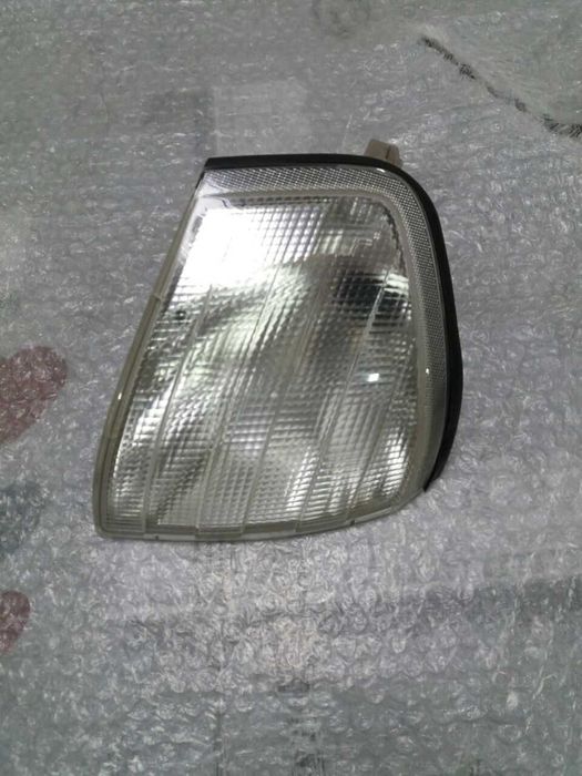 Продается правый поворотник BOSCH на Mercedes W202