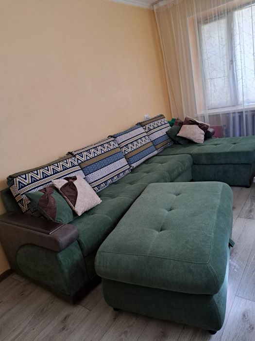 Белорусский угловой уголок,пуфиком