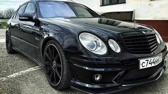 Решетка за Mercedes W211 E-Class (2006-2009) - AMG Black - На Склад!