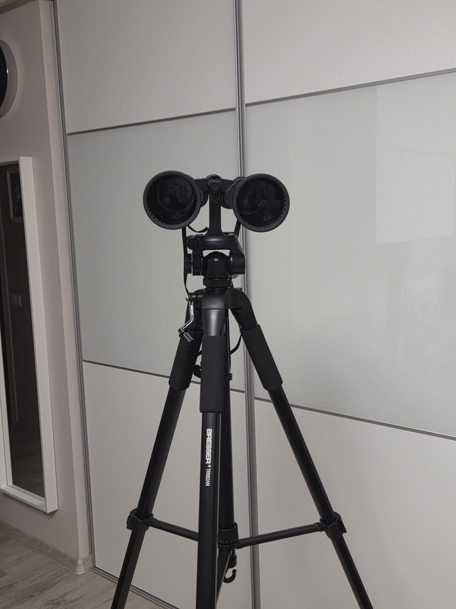 Binoclu Celestron si trepied Bresser