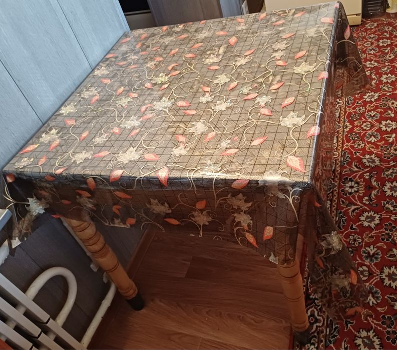 Продам стол кухонный