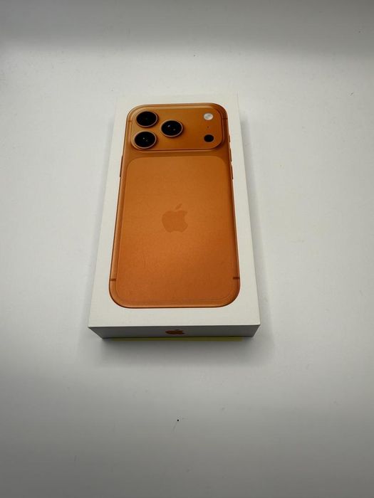 НОВ! iPhone 17 Pro 256GB Cosmic Orange