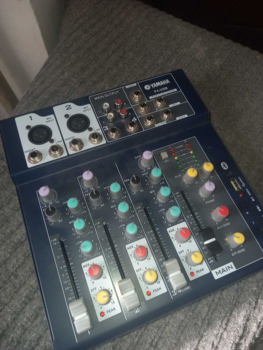 Микшерный пульт Yamaha F4