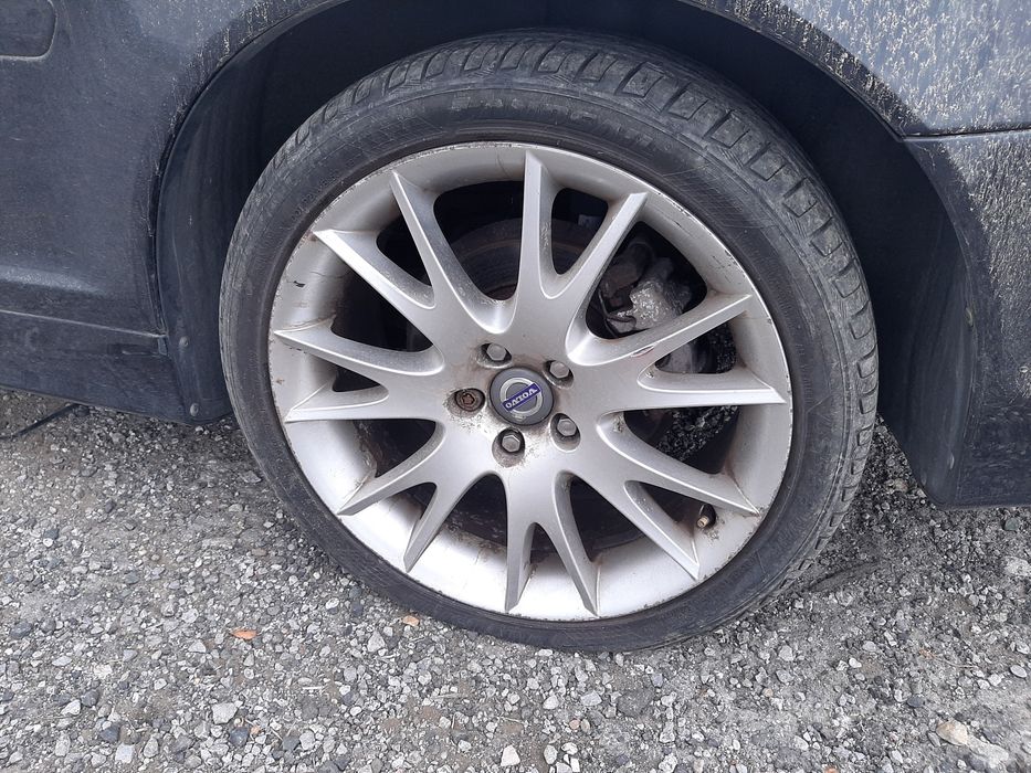 За части Volvo c70 2400 кубика бензин 2007 година