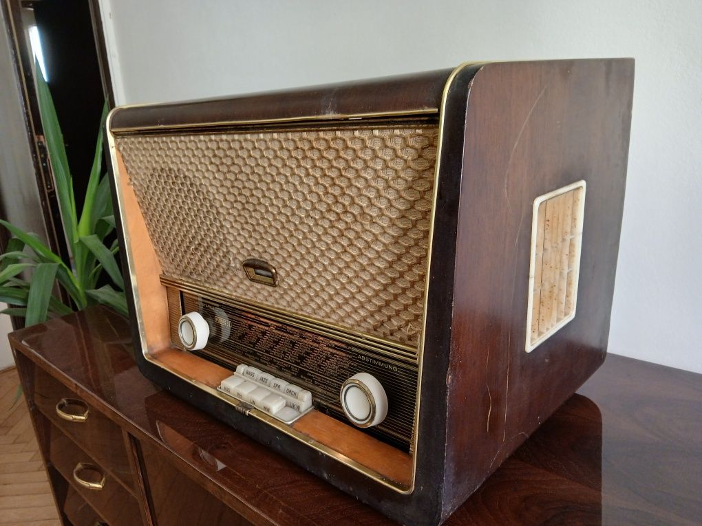 Radio cu lămpi si pick up,,Eumig,tip Phono Eumig 3D 386W,Austria 1960