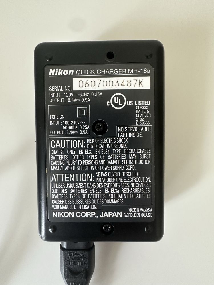 Nikon D50 със обектив и чанта