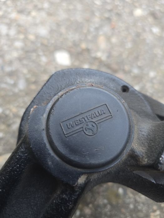 Carlig / Cui remorcare BMW e90 / e91 / e60 / e61 / e46 original oem