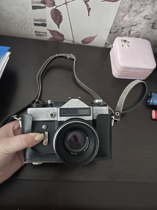 Фотоаппарат зенит с чехолом,состояние отличное,отлично подойдет для ко