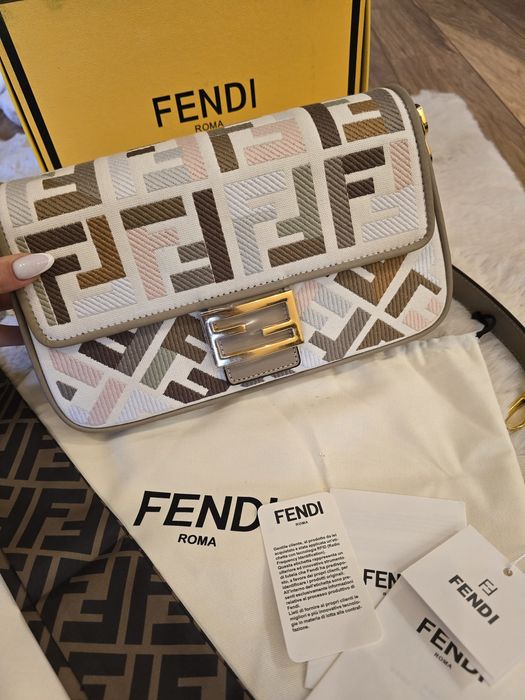 Налична чанта Fendi Baguette