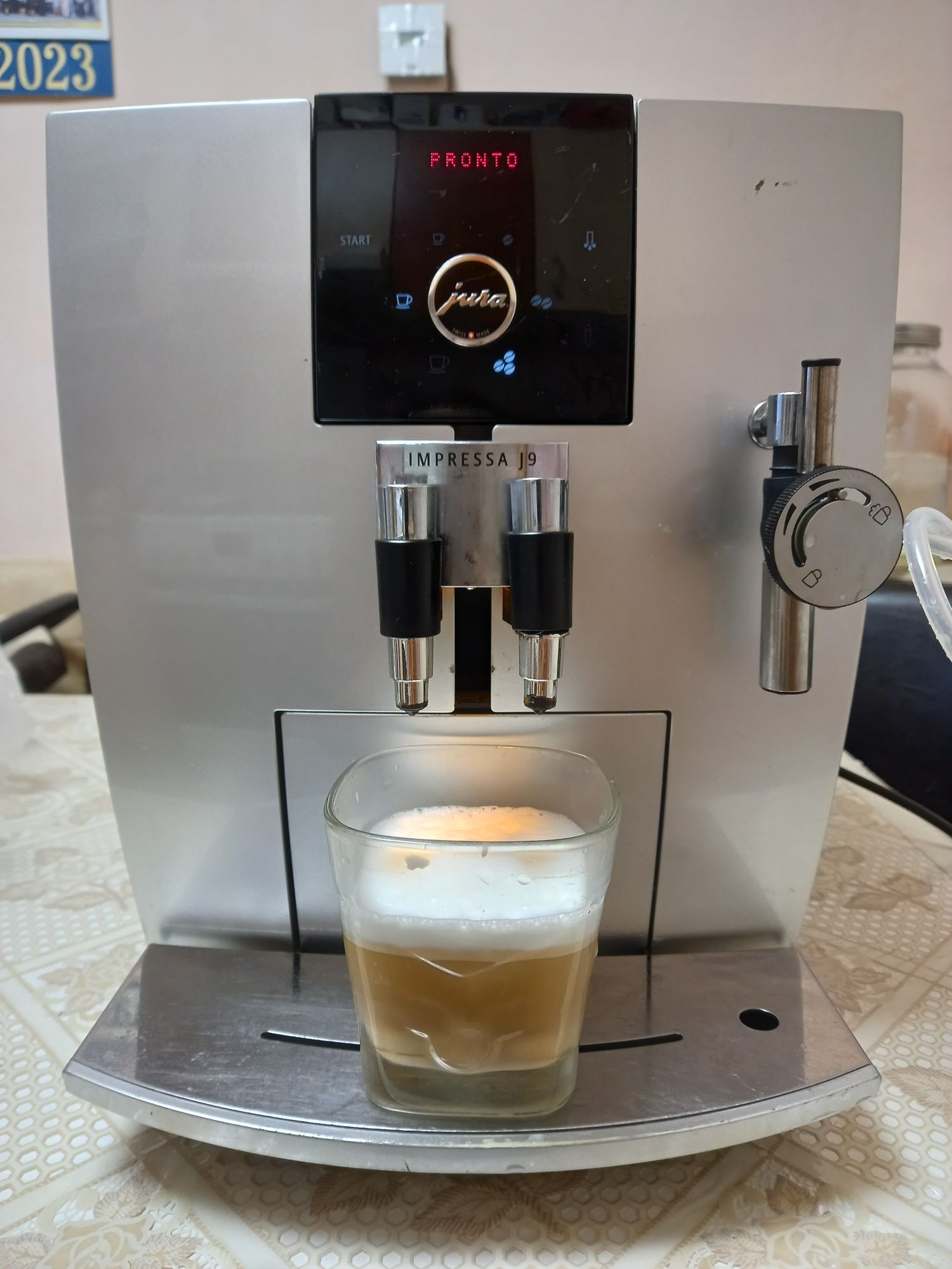 Vând aparat de cafea Jura Impressa J7