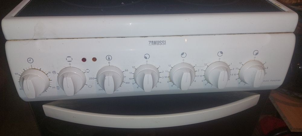 Продам электроплиту стеклокерамика