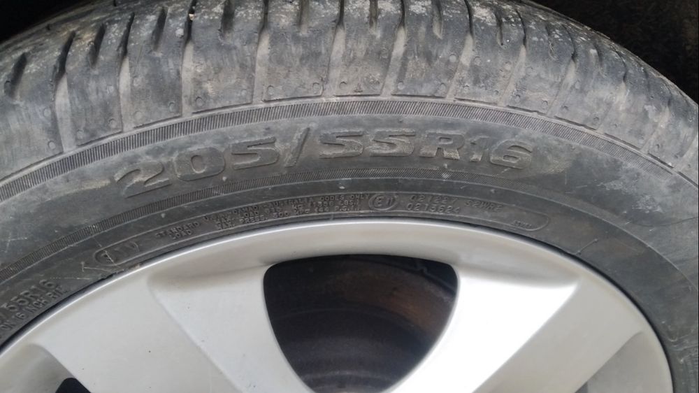 Продавам 3 броя джанти с гуми KIA