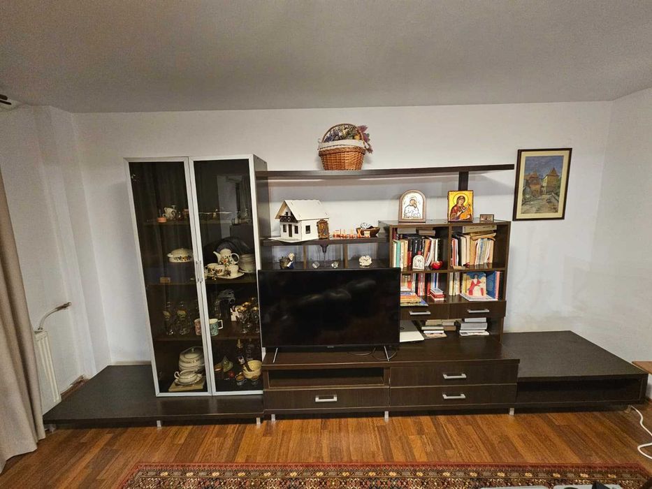 Mobila moderna cu spatii de depozitare pentru sufragerie