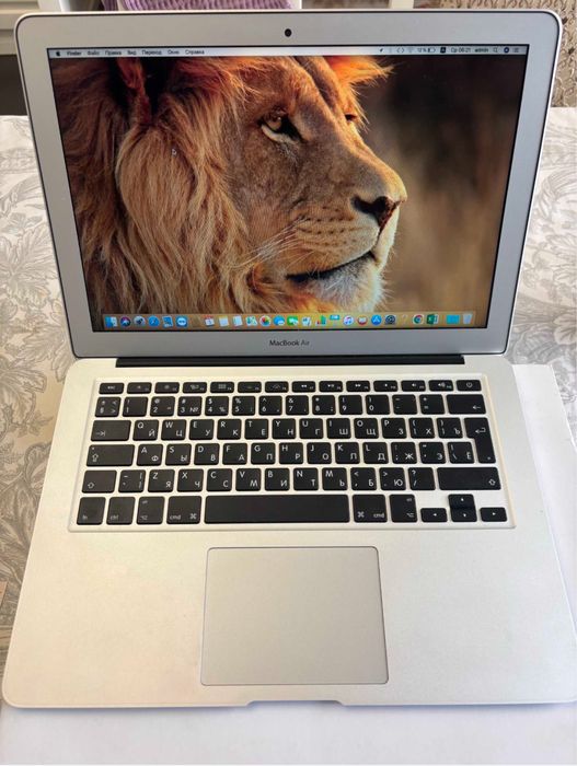 Продам Макбук Эир 2017 года на 128 Gb в хорошем состоянии ноутбук