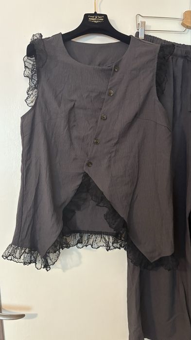 Кюстюм с широк панталон нови